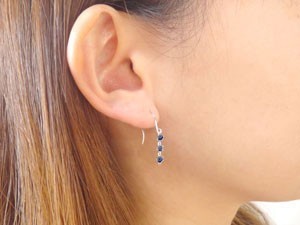 ピアス 18金 メンズ サファイア スリーストーン フック ホワイト
