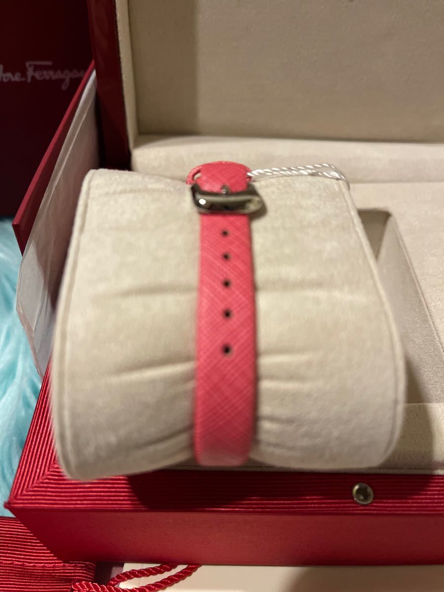 Salvatore Ferragamo フェラガモ 腕時計 ピンク 超可愛い