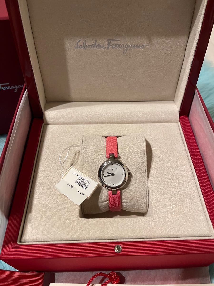 Salvatore Ferragamo フェラガモ 腕時計 ピンク 超可愛い