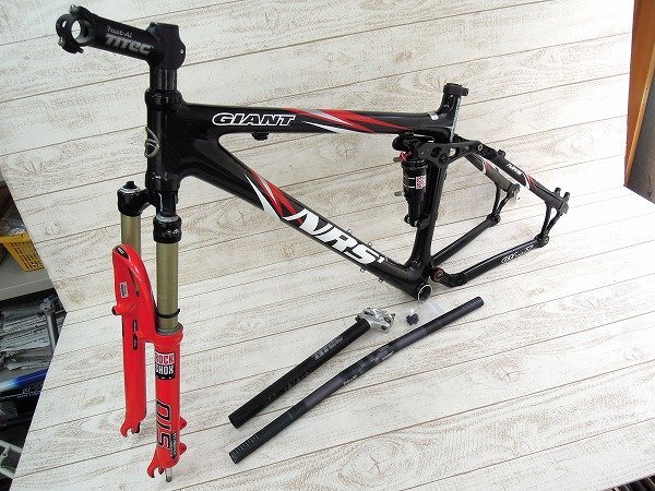 Yahoo!オークション - GIANT/ジャイアント NRS1 カーボンMTB Yahoo!オークション - GIANT/ジャイアント NRS1 カーボンMTB