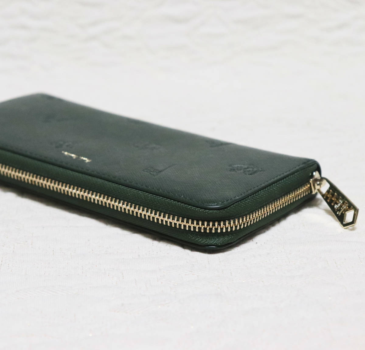 新品【Paul Smith ポールスミス 】本革 王冠・旗 型押し 新品【Paul Smith ポールスミス 】本革 王冠・旗 型押し
