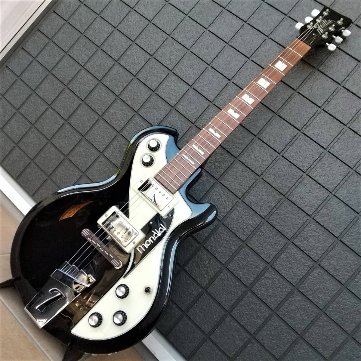 □Italia Guitars Mondial イタリアギターズ モンディアル ビザール