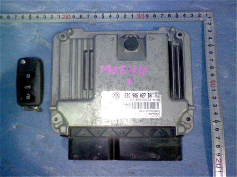  Volkswagen original Golf { 1KCAV } engine computer -P41900-21000617