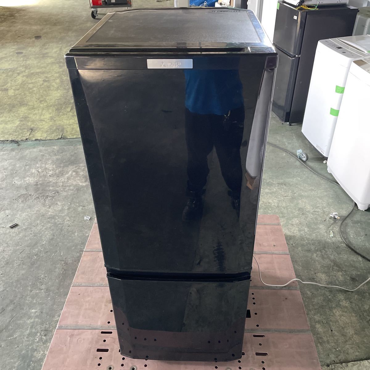 K0812-20 2019年製　三菱 ノンフロン冷凍冷蔵庫 2ドア 146L MR-P15E－B形 _画像1