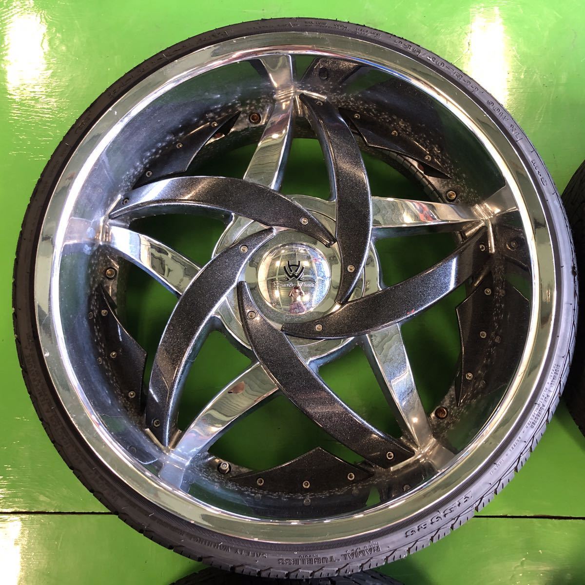 NA496 中古 HIPNOTIC WHEELS ヒプノティック ホイール 22×9.5J +35 PCD 114.3 タイヤ 235/30R22 4本 セット 【トヨタ ソアラ UZZ40】