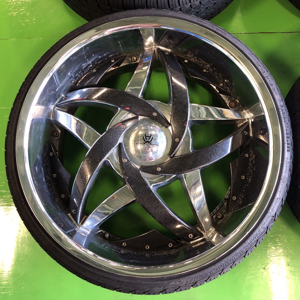NA496 中古 HIPNOTIC WHEELS ヒプノティック ホイール 22×9.5J +35 PCD 114.3 タイヤ 235/30R22 4本 セット 【トヨタ ソアラ UZZ40】
