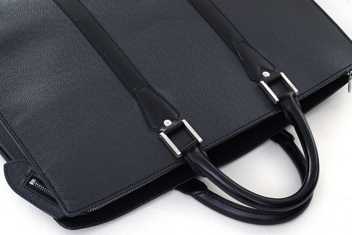 極美品】ルイヴィトン Louis Vuitton タイガ ポルトドキュマン ロザン