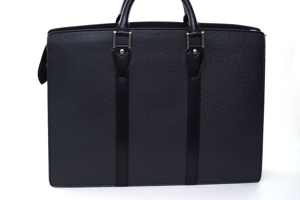 極美品】ルイヴィトン Louis Vuitton タイガ ポルトドキュマン ロザン