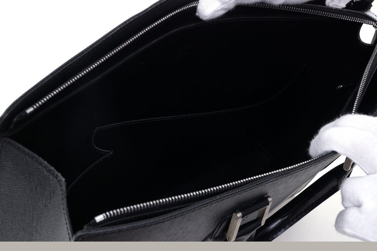 極美品】ルイヴィトン Louis Vuitton タイガ ポルトドキュマン ロザン