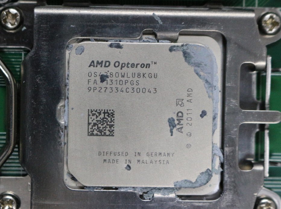 Dell PowerEdge R515 サーバー AMD Opteron×2枚 HDD１TB×2個 メモリ4GB×8枚 マルチドライブ付 通電確認済 _画像3