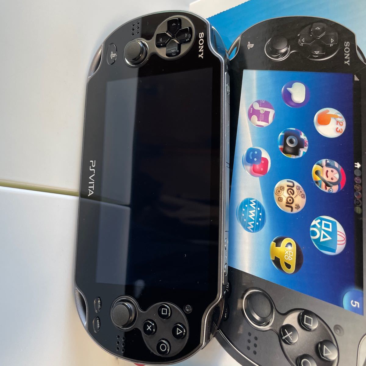 PSVita 本体 クリスタルブラック Wi-Fi PCH-1100 AB01 美品　キズ少ない