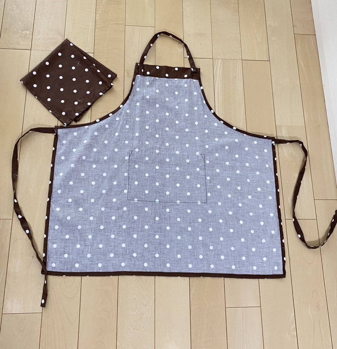  hand made * apron . triangle width tea color dot 140-150 size (1187) price cut 