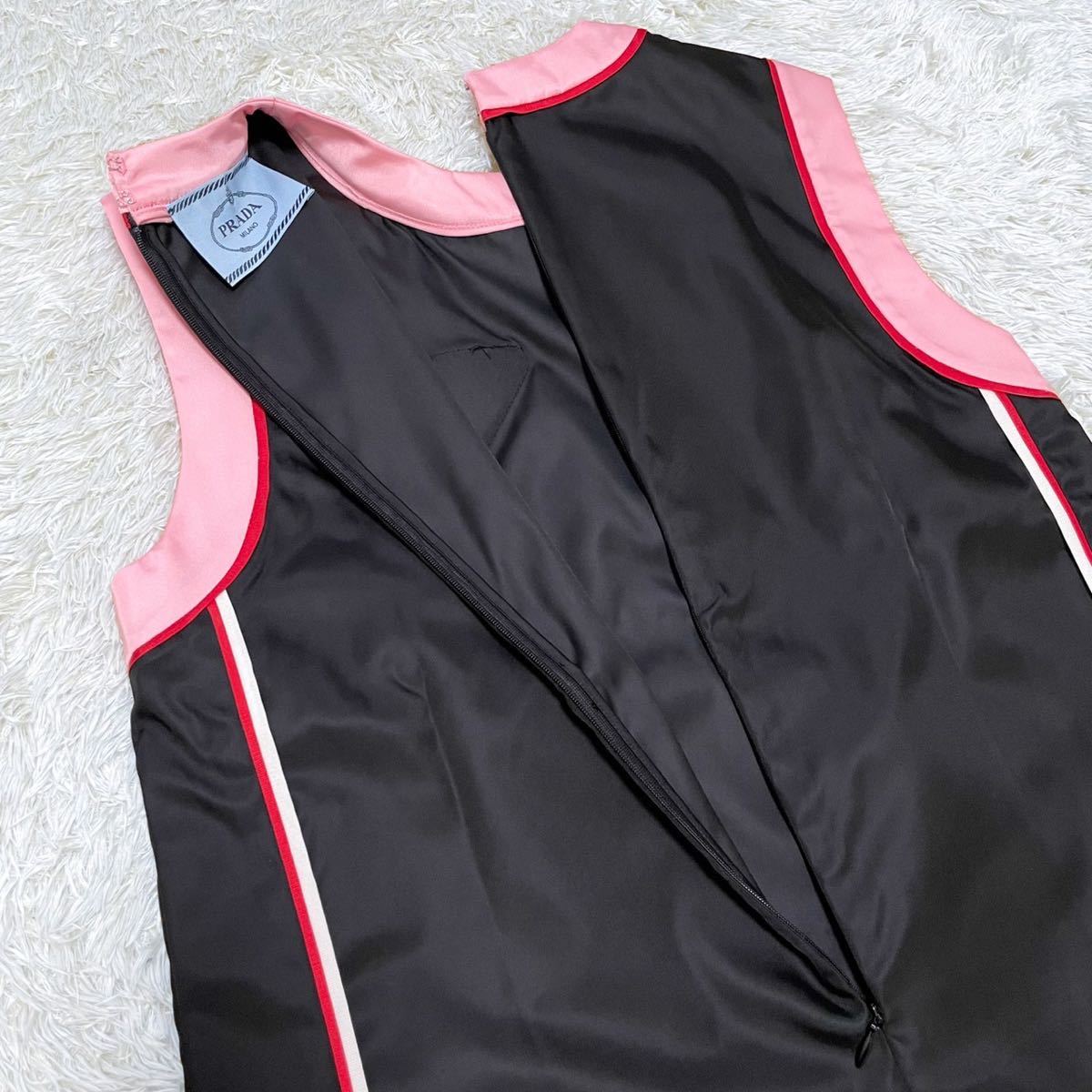 新品同様《2020年モデル》PRADA プラダ 三角ロゴ RE-NYLON 新品同様《2020年モデル》PRADA プラダ 三角ロゴ RE-NYLON