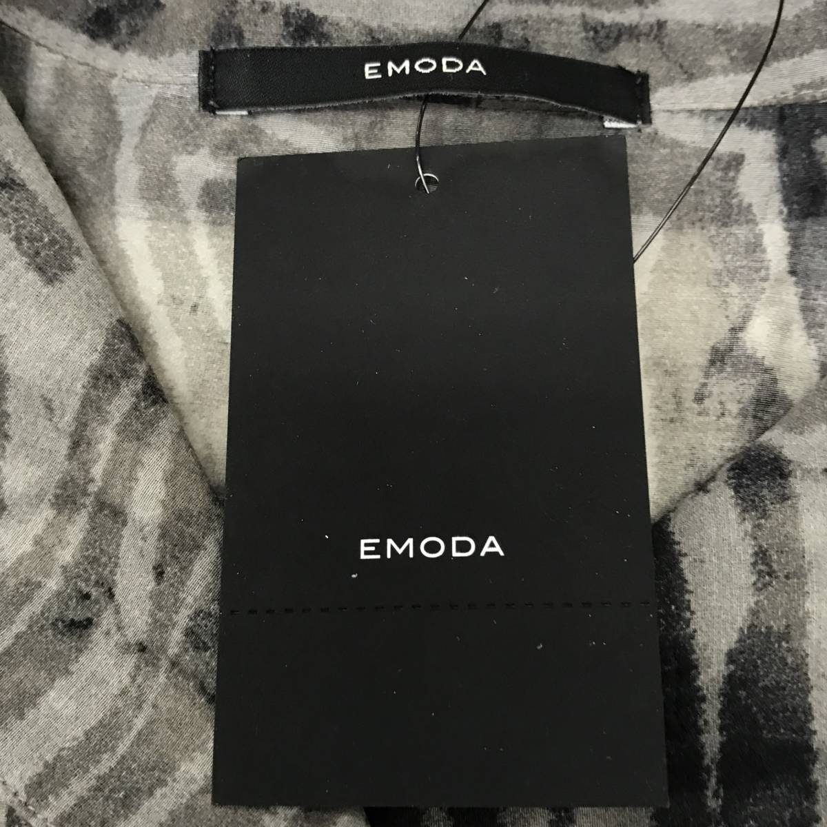  EMODA　エモダ　エアリールーズシャツ　Fサイズ　ライトミックス　サイズ感と透け感で、抜け感のあるスタイリング　S6-176　USED