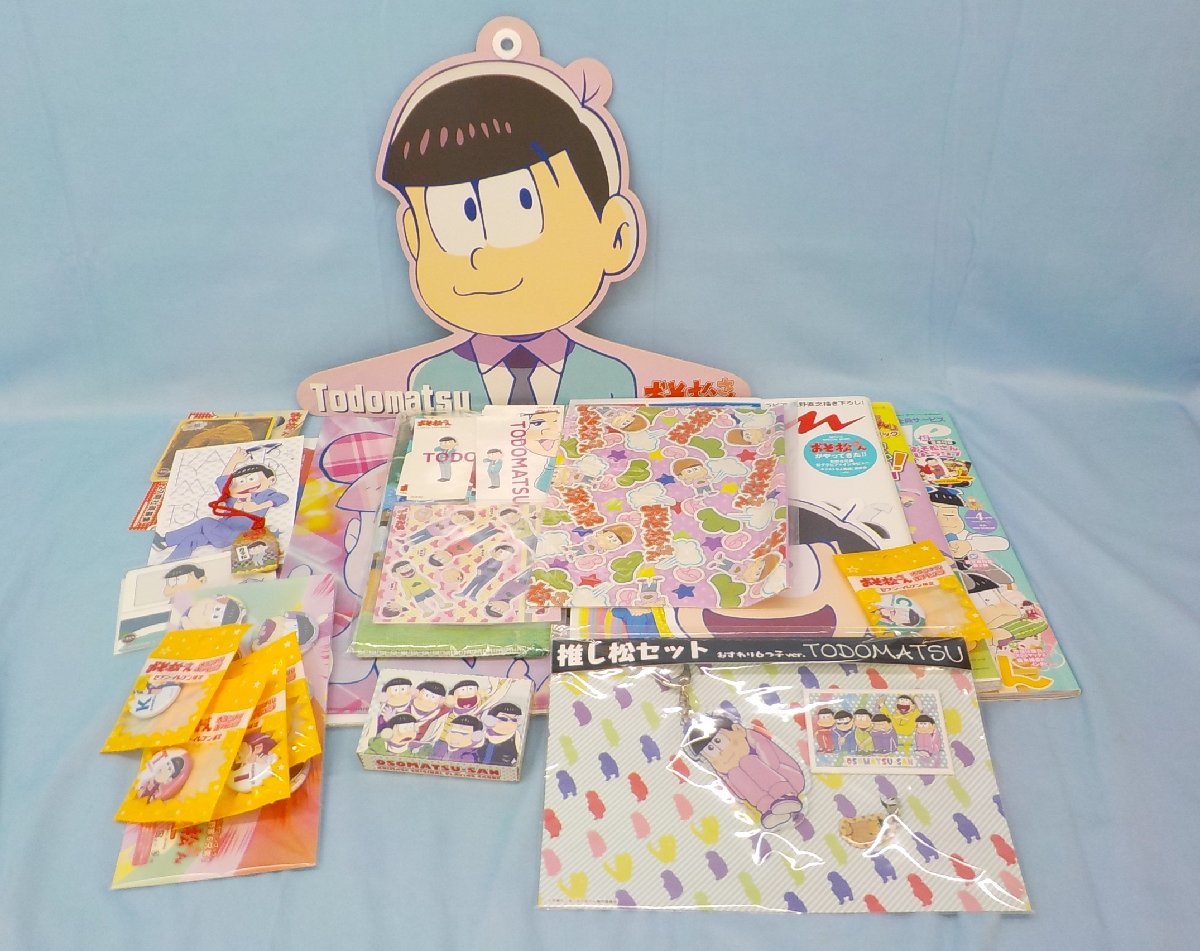 アニメグッズ 中古 おそ松さん ハンガー 缶バッジ 書籍 タオル グッズ まとめてセットの画像1