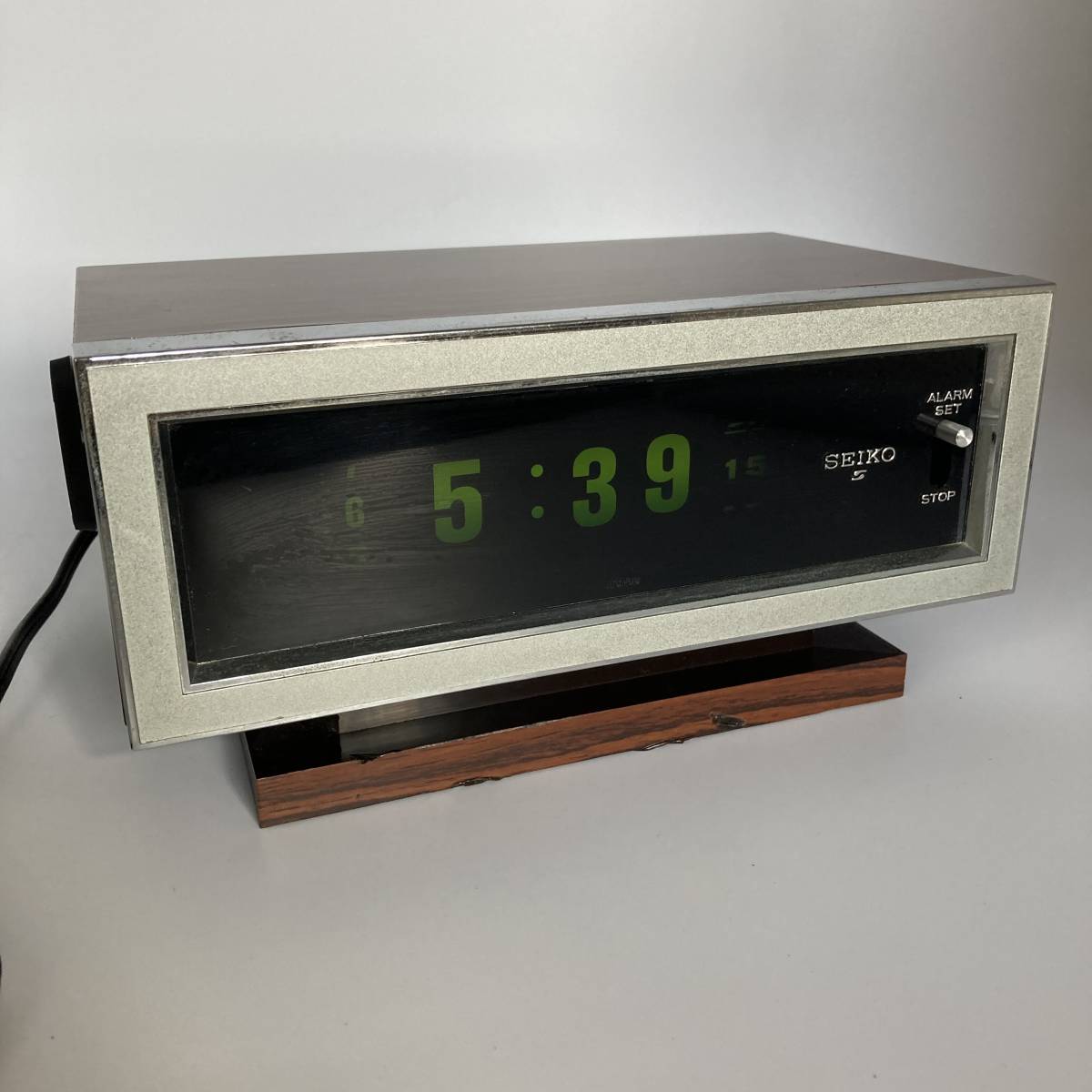 SEIKOのデジタル時計 レトロ風-