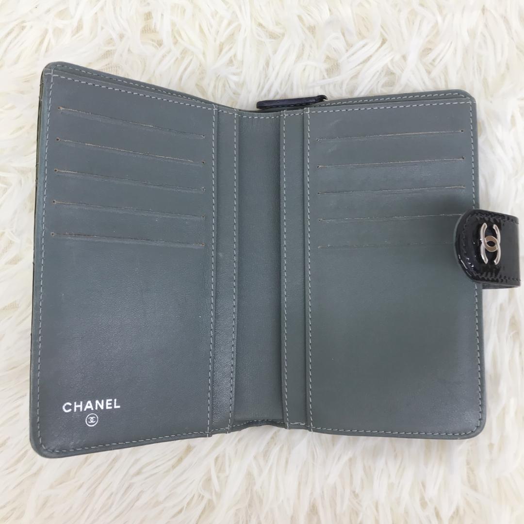 良品】シャネル 二つ折り財布 マトラッセ ココマーク エナメル
