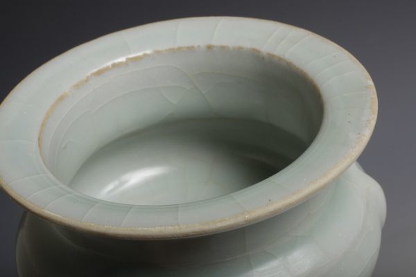 NK25489 中国陶器 青磁袴腰三つ足香炉 香爐 茶道具 香道具 検:青磁 NK25489 中国陶器 青磁袴腰三つ足香炉 香爐 茶道具 香道具 検:青磁