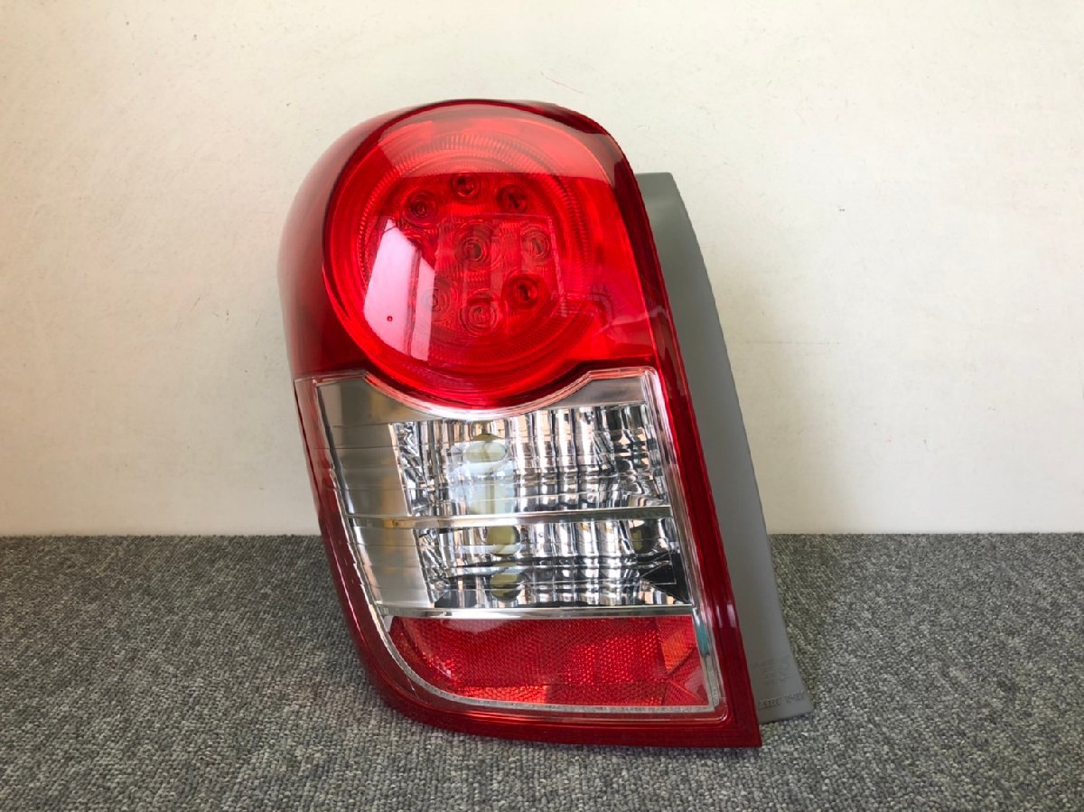 プチギフト カローラフィールダー DBA-NZE141G 左テールランプ 13-100