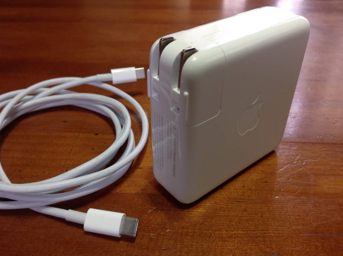 Apple 純正 87w USB-C PowerアダプターA1719/ USB-Cケーブル2ｍ付