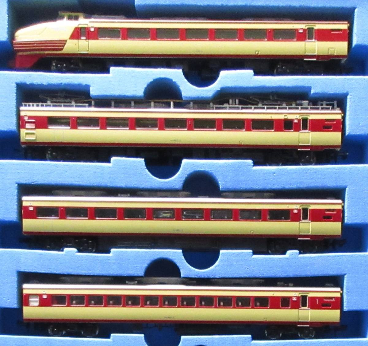 国鉄４８１系登場時赤スカート特急雷鳥１１両です。