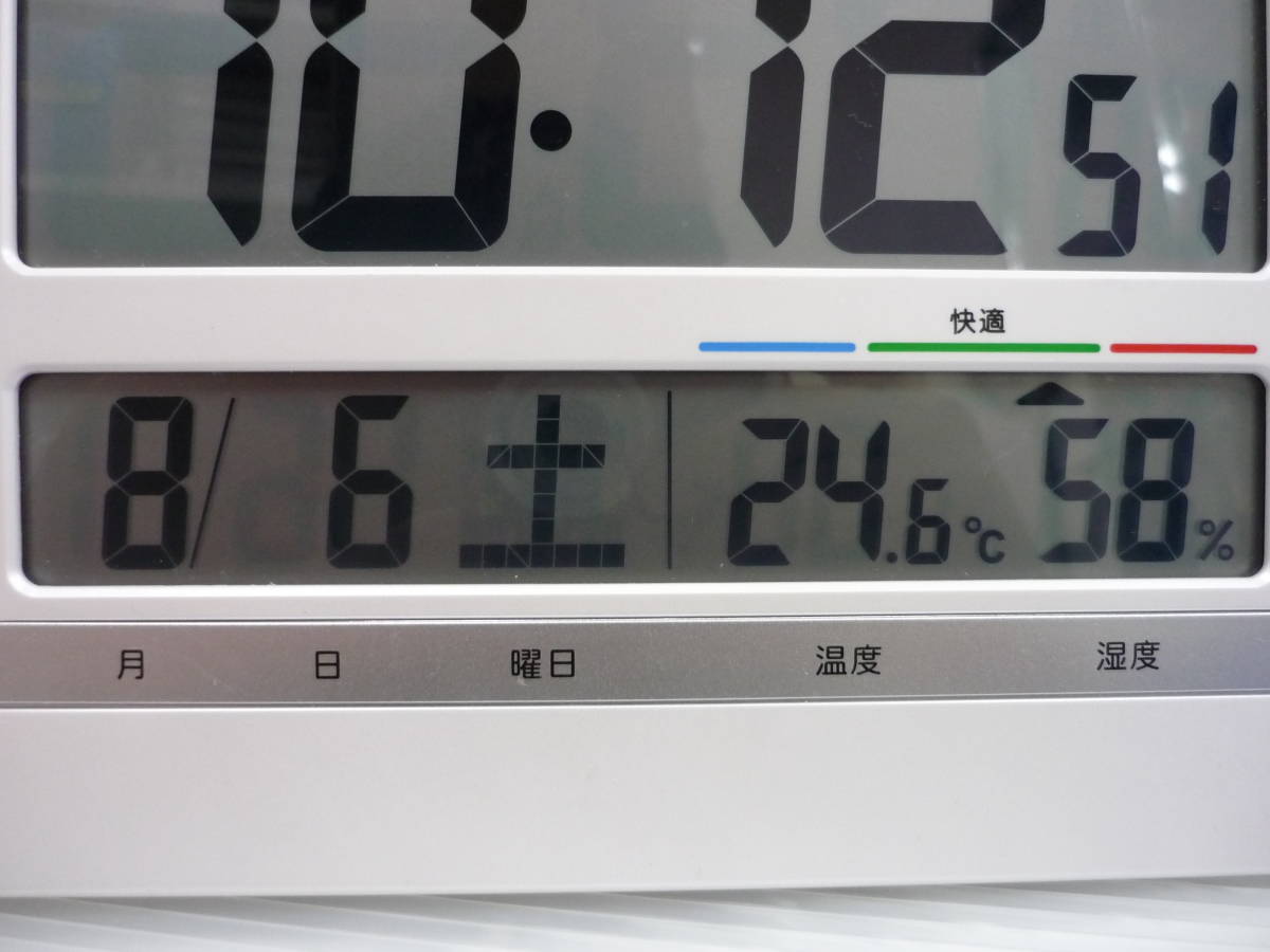 SEIKO 電波時計 SQ429W 温度 湿度 快適度表示 デジタル時計 置き用スタンド付き 壁掛け 家電製品 オフィス インテリア_画像6