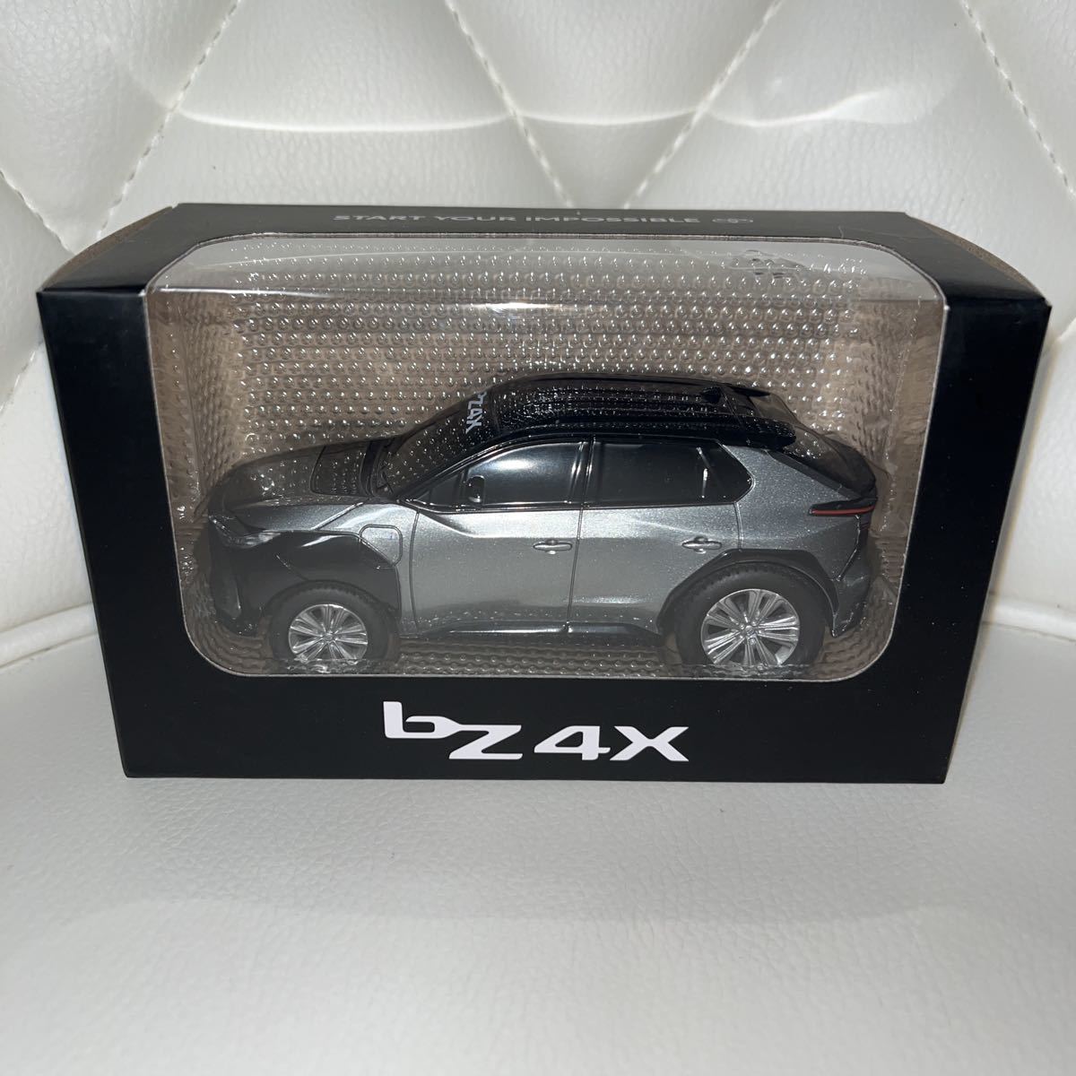 TOYOTA トヨタ bZ4X プルバックカー シルバー ブラック ミニカー