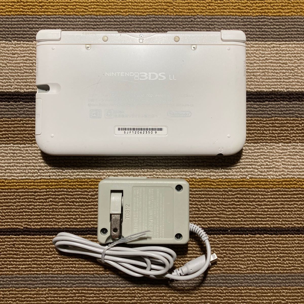3DS  ニンテンドー3DS LL 本体  ホワイト 充電器付き