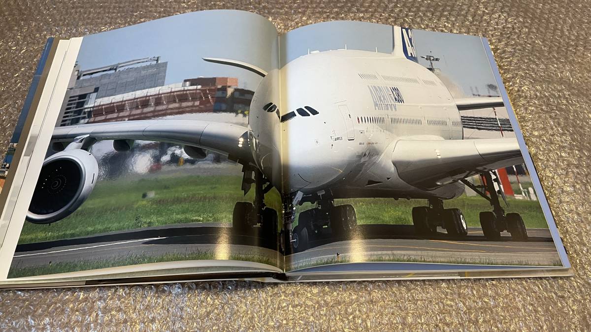 洋書★エアバスA380 原型機 生産工程&初飛行【写真集】★MSN001(初号機) トゥールーズ工場★旅客機 スーパージャンボ★豪華本_画像2