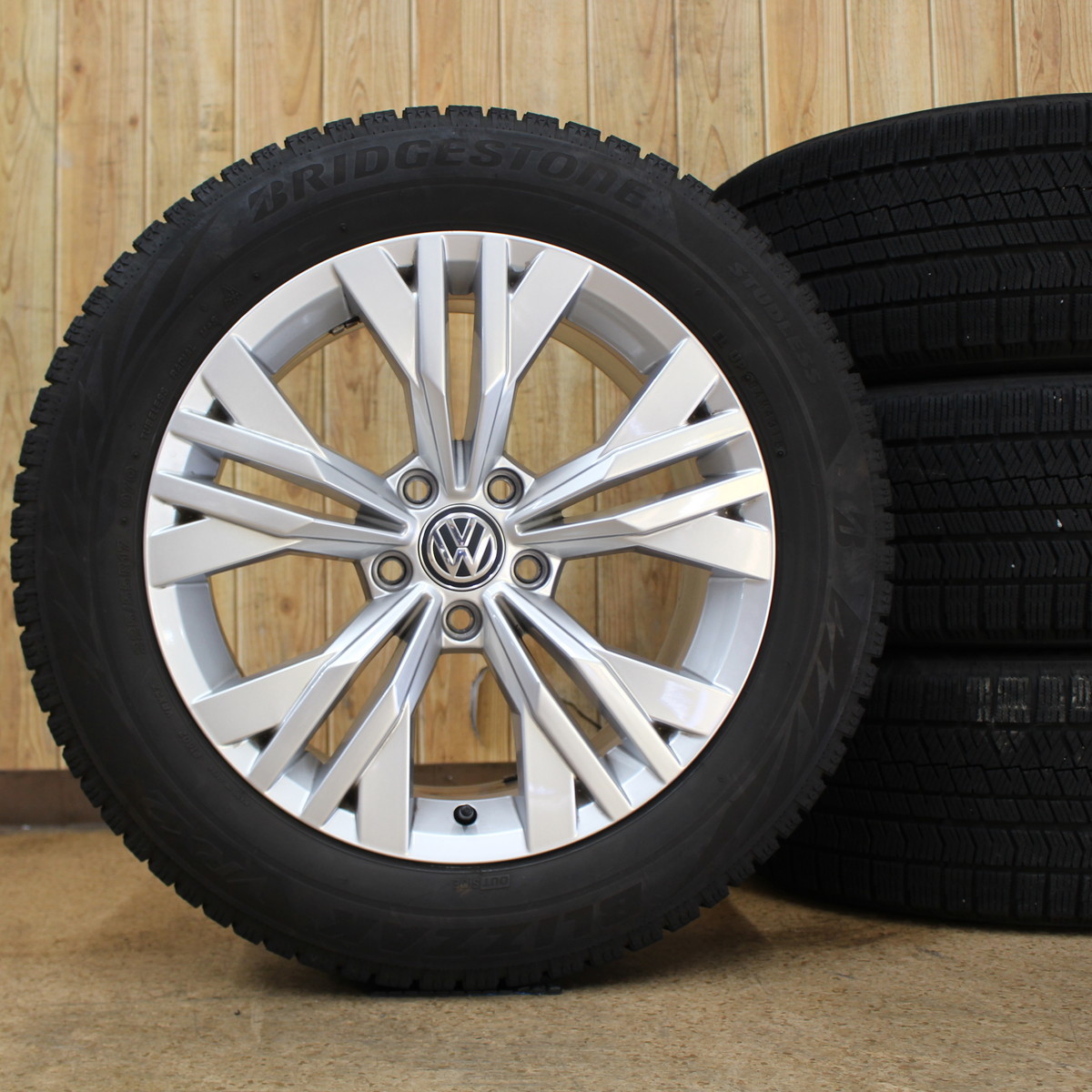 高品質正規品 225/55R17 17インチ スタッドレスタイヤ ホイール4本