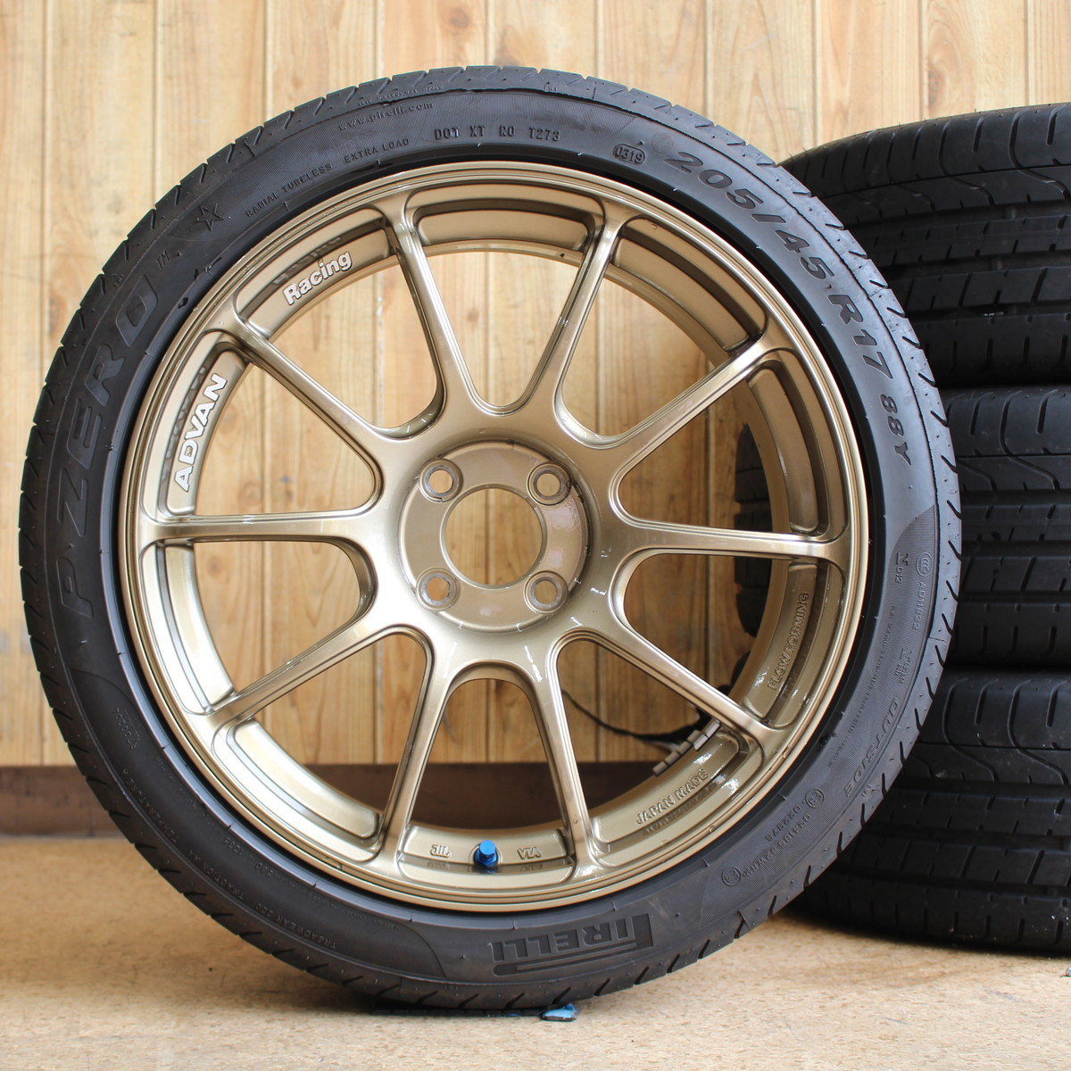 マツダ2 アクア スイフト 45R17 ヴィッツ タイヤ ホイール ヤリス 17
