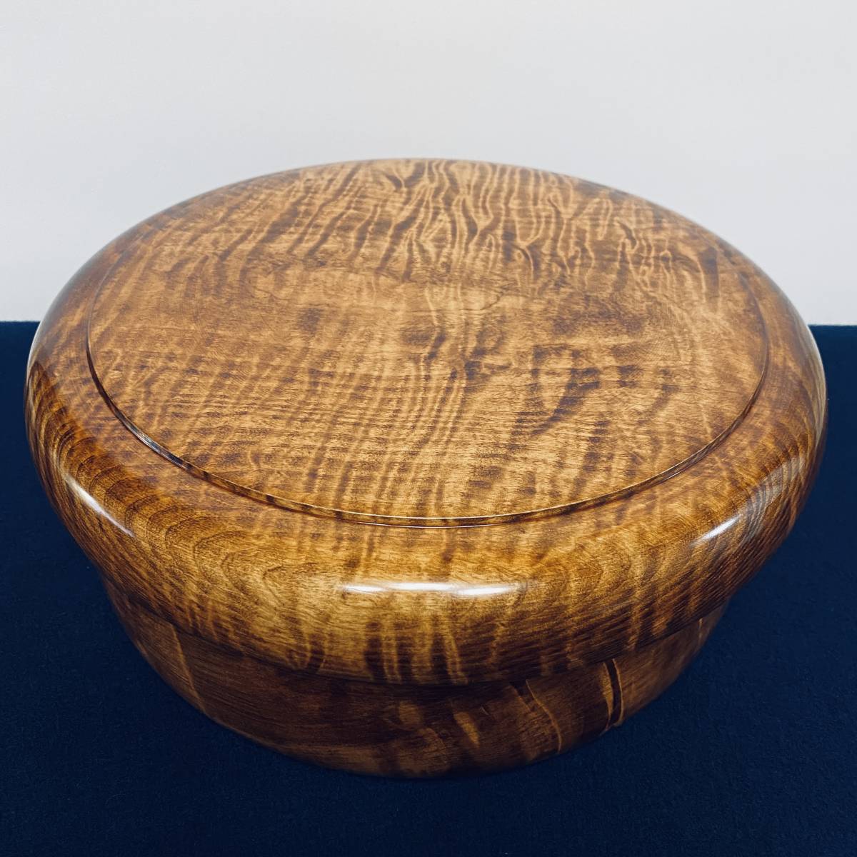 虎目 刳り貫き 茶櫃 直径31cm 重量2100g / 天然木 綺麗な杢目 栃 杢目 驚きの価格 茶櫃 栃材 縮杢が見事! 木工芸 工芸品
