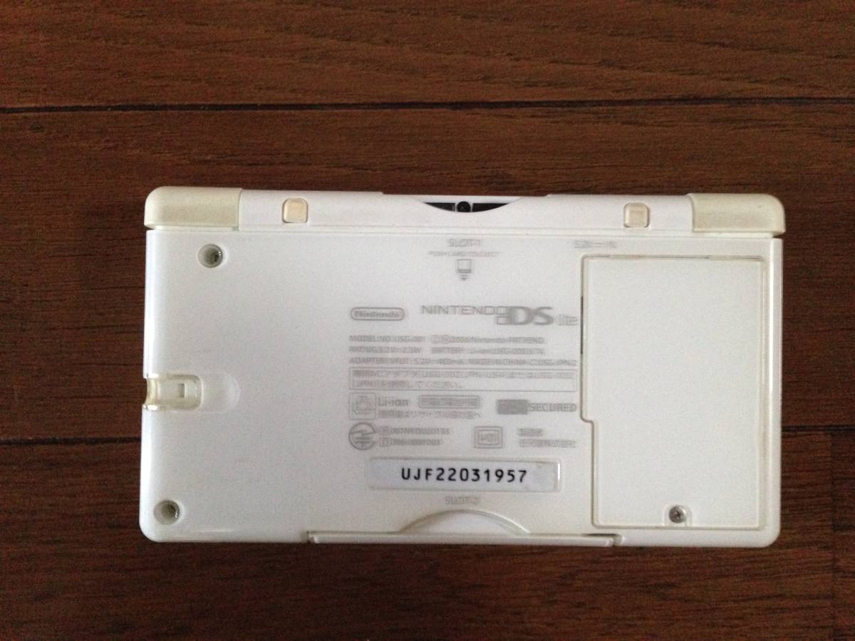 NINTENDO DS Lite crystal белый soft 4шт.@ имеется 