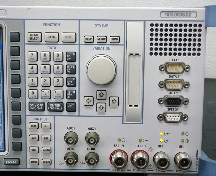 【正常動作品】RohdeSchwarz CMU200 2.7GHz 50W ユニバーサル無線機テスター_画像2