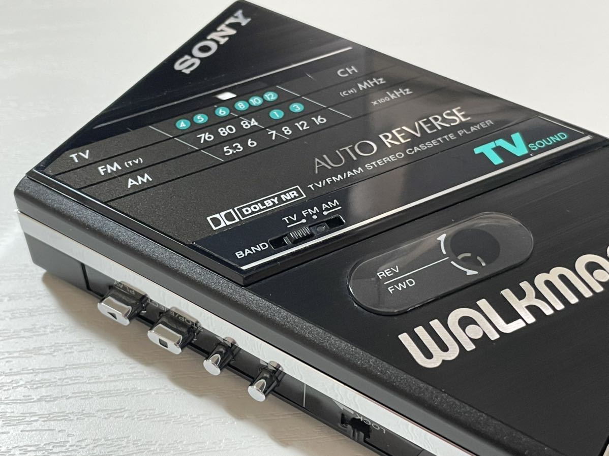 お見舞い [極上美品][美音][整備品] SONY ウォークマン WM-F101 電池ボックス、専用ケース付き 再生専用