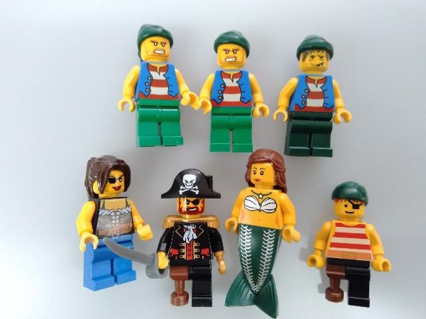 正規品 LEGO レゴ パイレーツ 海賊 ミニフィグ 20個 ＋大砲 サメ 宝箱 コイン 宝石 小舟 オール 海賊旗 など 大量 まとめ売り ※人魚 船長_画像2