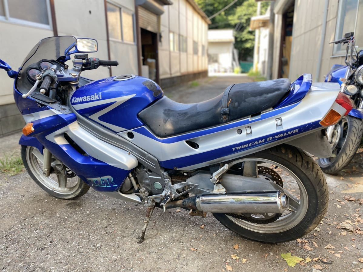 ZZR250 走行30553キロ エンジン始動OK 返品可能 ZZ-R250 EX250H 外装割