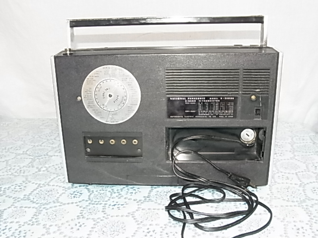 National Panasonic 【R-2500】 昭和レトロ 管理22082201 ラジオ National Panasonic 【R-2500】 昭和レトロ 管理22082201 ラジオ