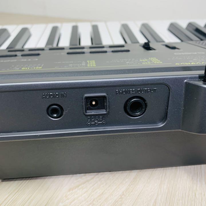 極美品 casio 電子キーボード CTK-2200 譜面台 純正アダプター付 極美品 casio 電子キーボード CTK-2200 譜面台 純正アダプター付