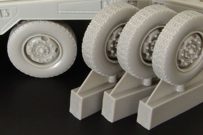  is ula-HLX48334 1/48 Sd.Kfz.234 Puma wheel ( Tamyia/Italeri kit)