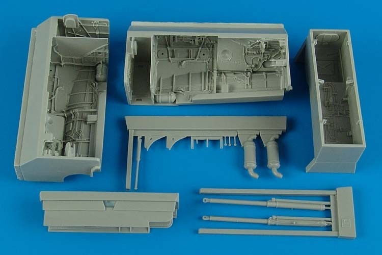 アイリス 4507 1/48 スホーイ Su-24M フェンサー 脚収納庫(TRUMPETER用)_画像1