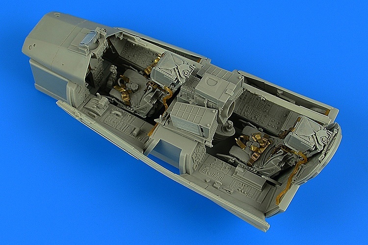 アイリス 2243 1/32 パナビア トーネード GR.1 - 初期型 コックピットセット （REVELL用）