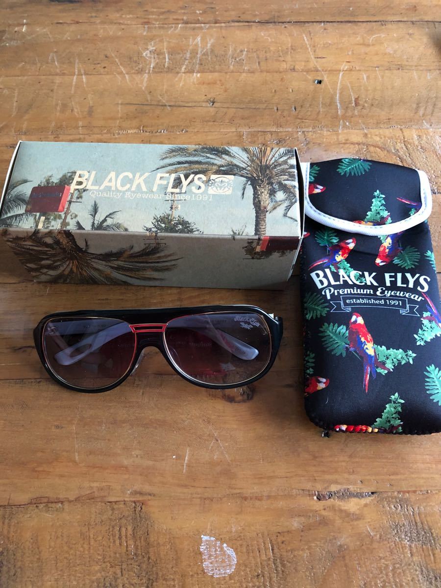 【新品未使用】BLACK FLYS ブラックフライズ　サングラス