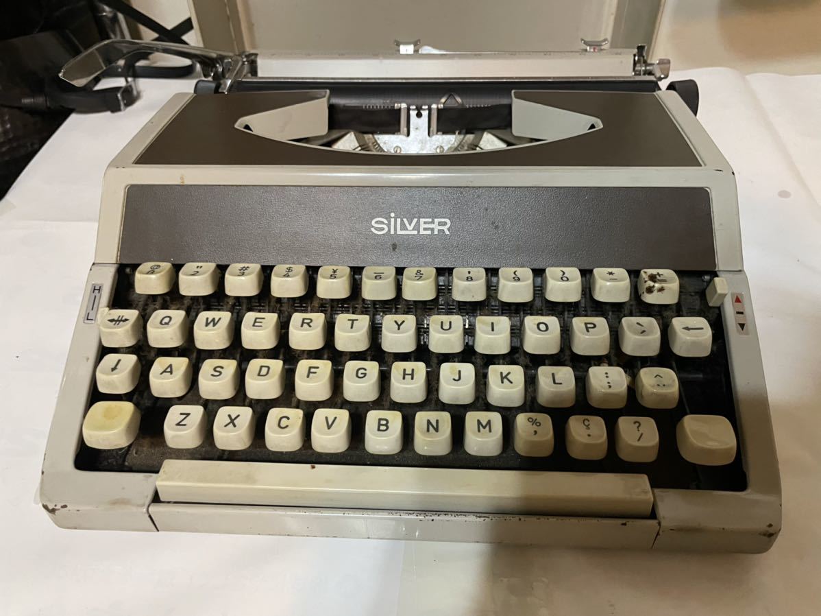 silver typewriter Showa era rest, super rare,