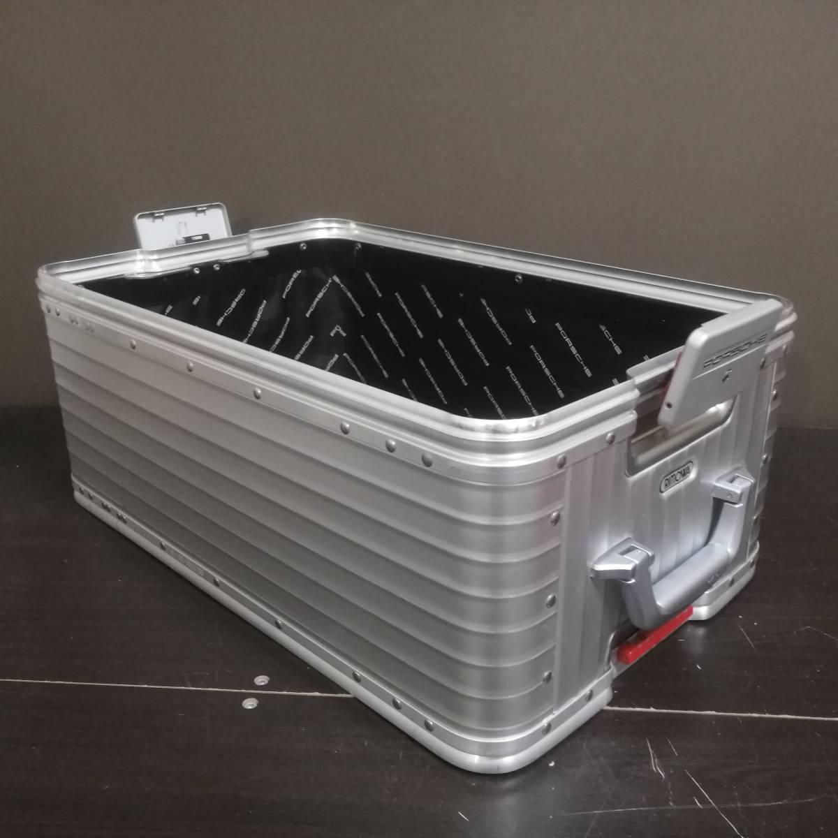 RIMOWA 超稀少変則4輪廃盤ポルシェ別注アルミ製PTSトロリー RIMOWA 超稀少変則4輪廃盤ポルシェ別注アルミ製PTSトロリー