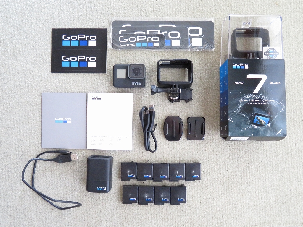 海外通販  本体、保証証、バッテリー、持ち手などセット BLACK HERO7 GoPro ビデオカメラ