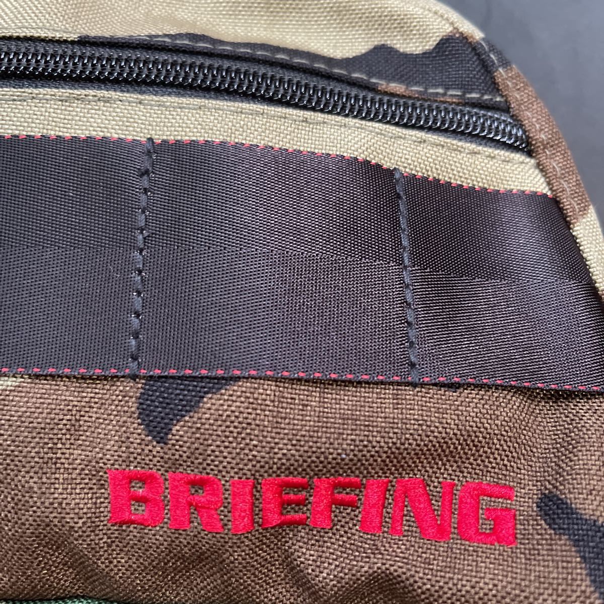 送料無料BRIEFING GOLFブリーフィングB-SERIES ROUNDポーチ1000DコーデュラNYLON耐久撥水キーホルダーハンドル付WOODLANDCAMO(お買得)新品_画像2