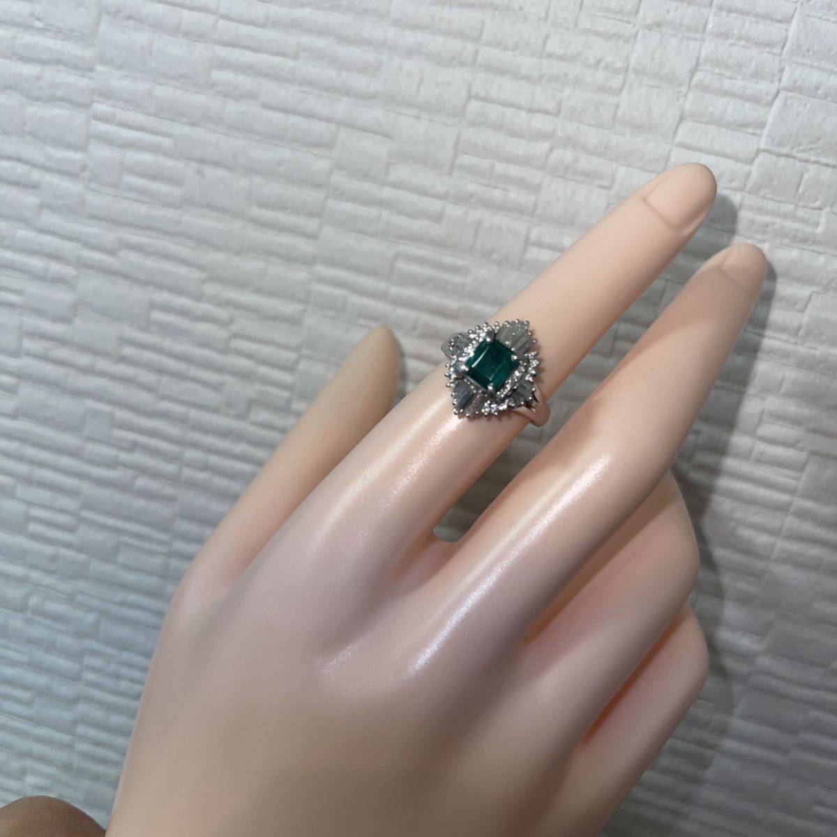 エメラルド pt900 リング 0.65ct ダイヤモンドリング 天然石