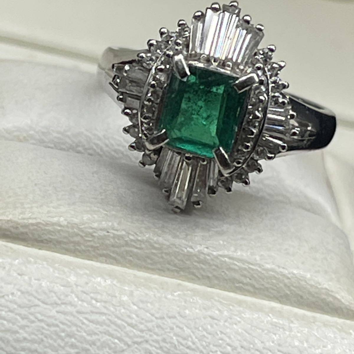 エメラルド pt900 リング 0.65ct ダイヤモンドリング 天然石
