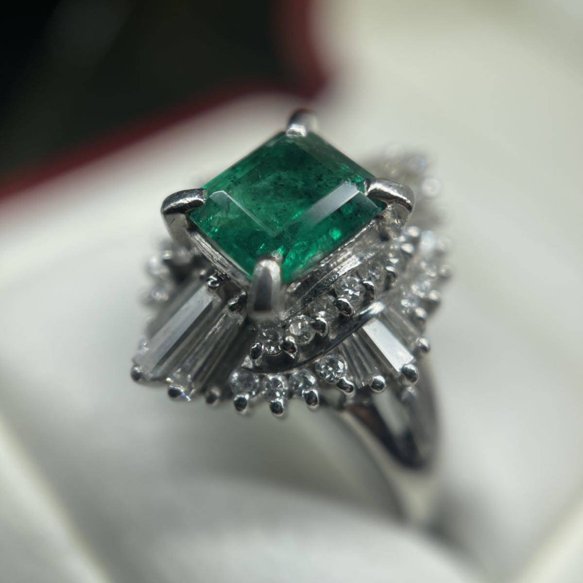 エメラルド pt900 リング 0.65ct ダイヤモンドリング 天然石